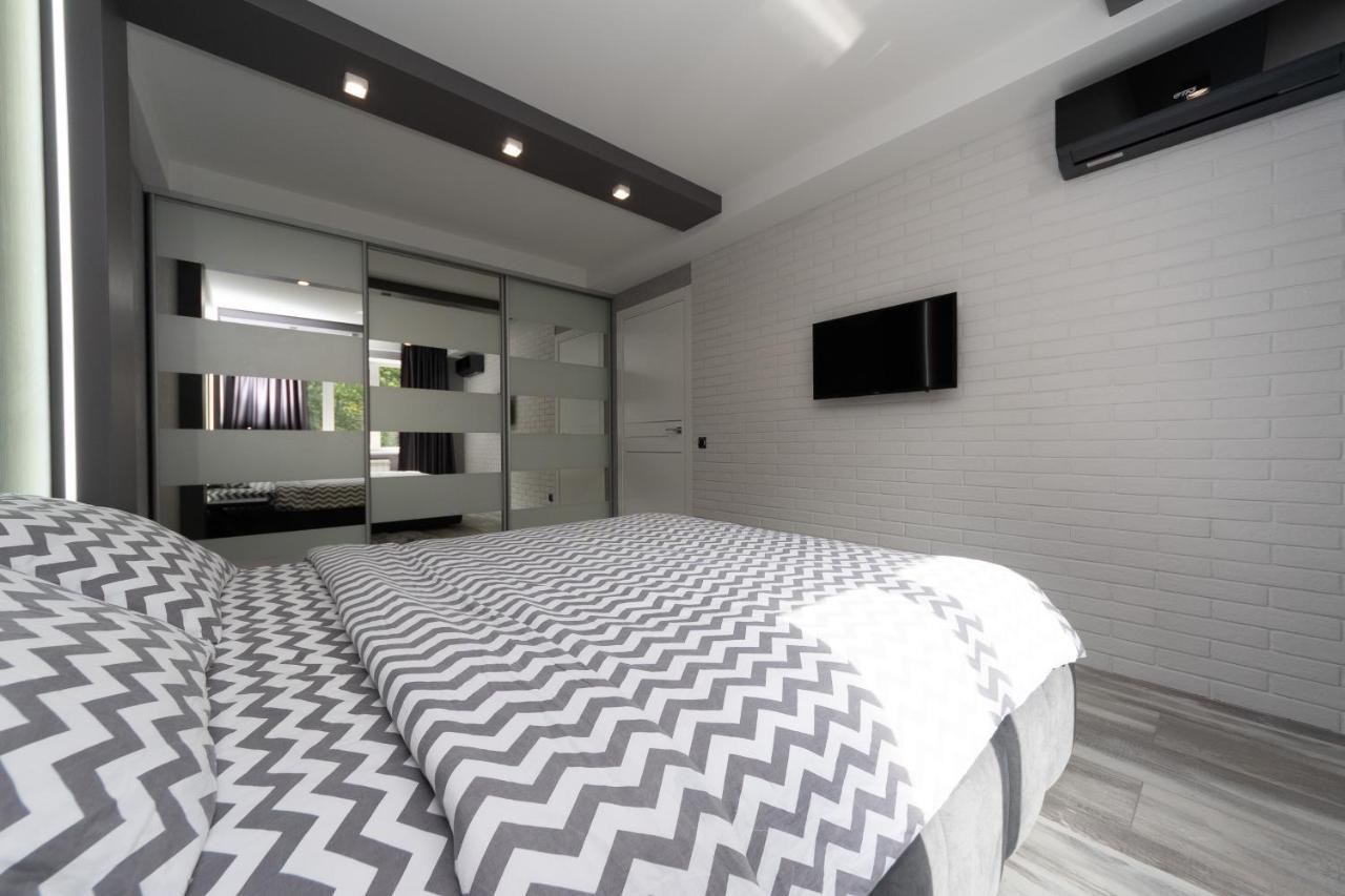 Luxrent Apartments On Lesi Ukrainki - Kiev Exteriér fotografie